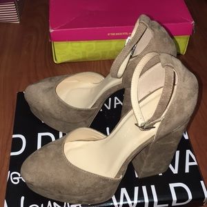 V suede heels